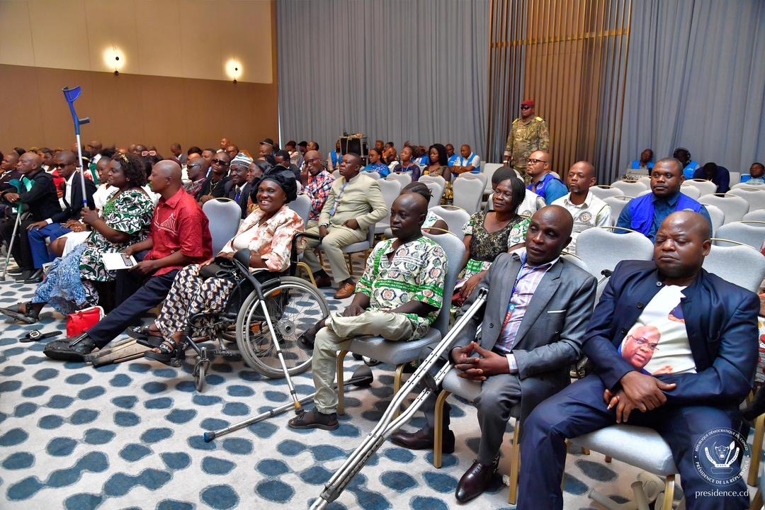 RDC : le Premier Ministre signe le Décret fixant les modalités d’application de la Représentation des PVH dans les Institutions