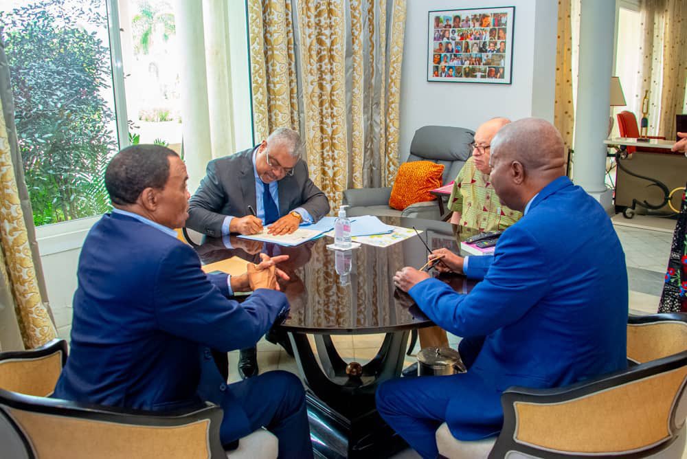 Changement constitutionnel : les anciens premiers ministres congolais s&rsquo;allient à Tshisekedi 