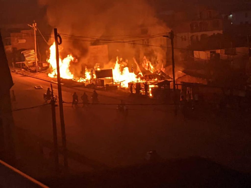 Sud-Kivu : Un mort et plus de 40 maisons incendiées à Kadutu