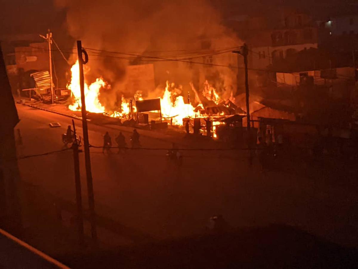Sud-Kivu : Un mort et plus de 40 maisons incendiées à Kadutu