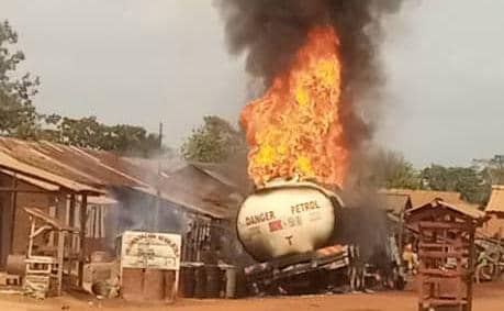 Ituri : un incendie d&rsquo;un camion citerne fait 2 morts et des blessés à Bandegaido