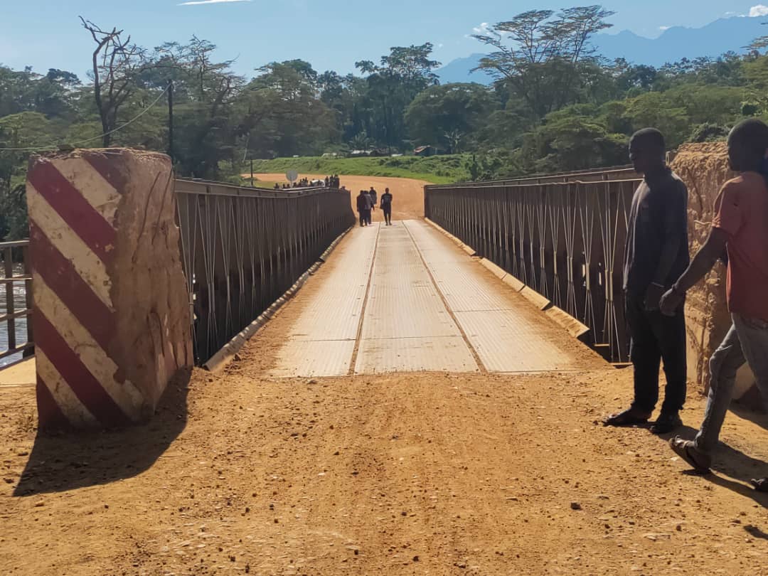 Haut-Uélé : Deux ans après son effondrement, le pont Bokamandi rouvre aux piétons