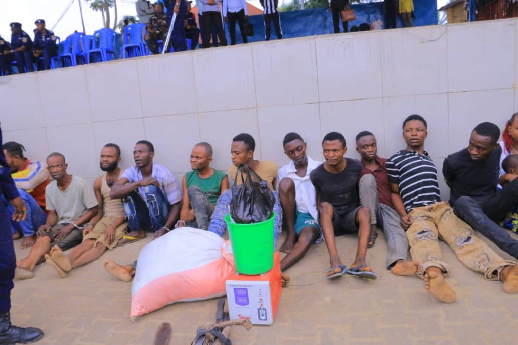 Maniema : Vingt-trois présumés bandits armés présentés au gouverneur à Kindu