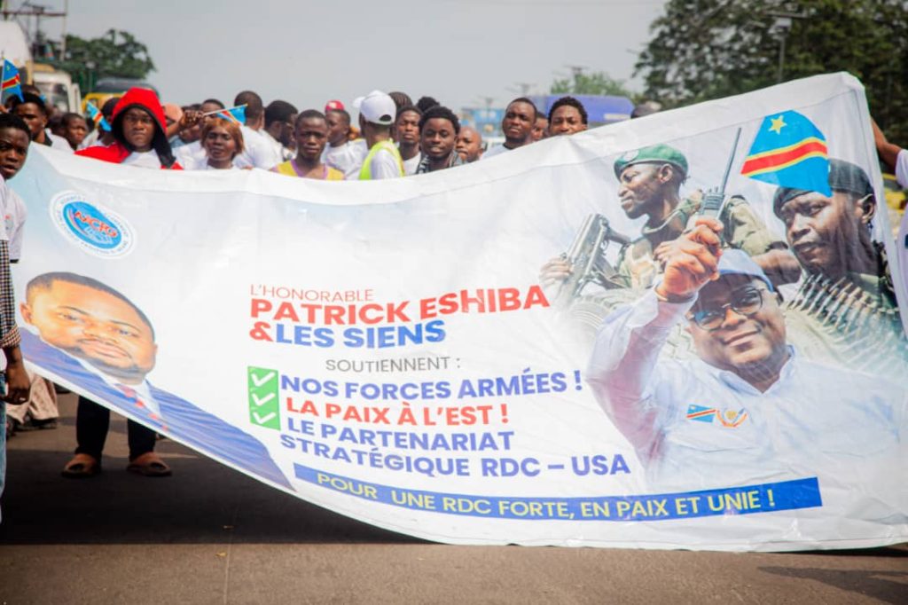 65 ans d’independance : le député Eshiba et sa base ont marché pour saluer les efforts diplomatiques de Tshisekedi et les avancées vers la paix