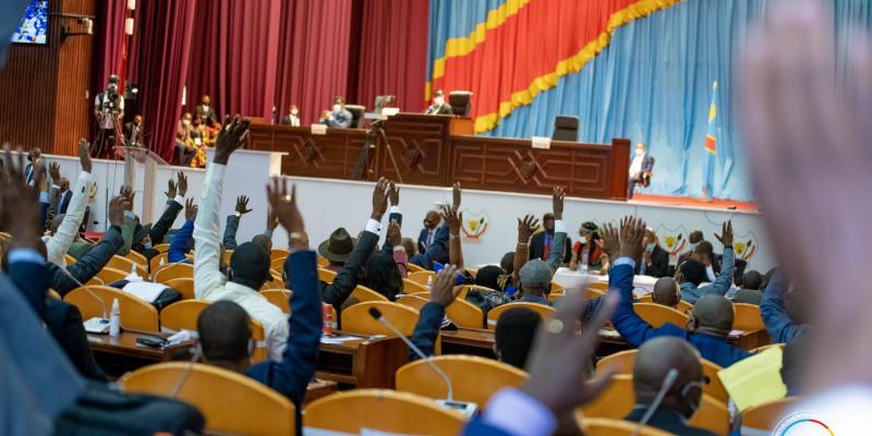 Crise sécuritaire en RDC : Un rapport secret de l&rsquo;Assemblée nationale décrit les problèmes qui affaiblissent les FARDC
