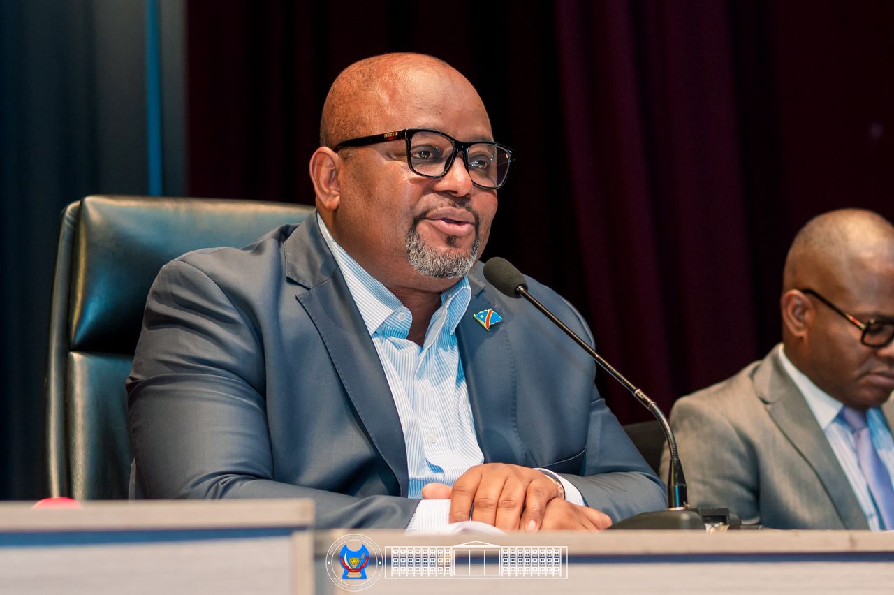 Grève des fonctionnaires de l’Assemblée nationale : Aimé Boji apaise la tension par le dialogue
