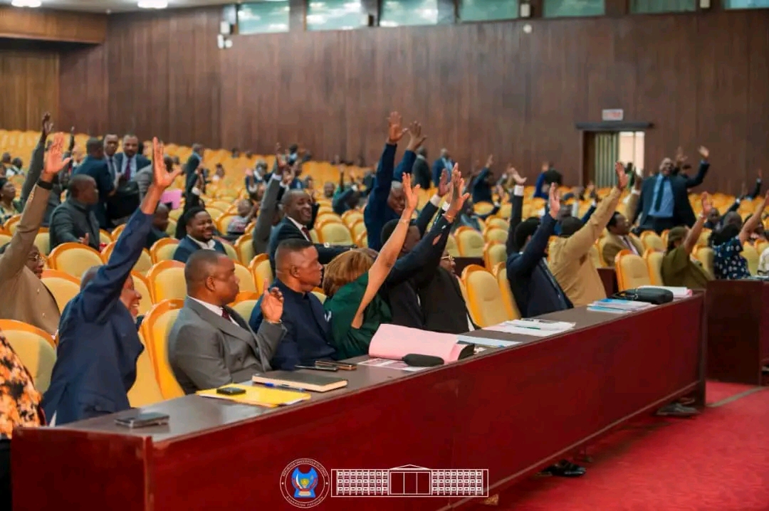 Logement en RDC : les députés votent la fin des loyers libellés en devises étrangères