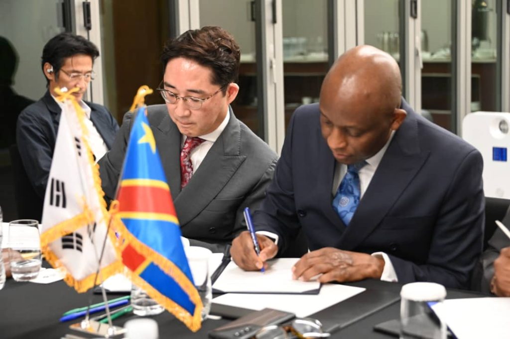 RDC-Corée du Sud : le député national Robert Niondo signe un partenariat stratégique pour promouvoir les investissements public-privé