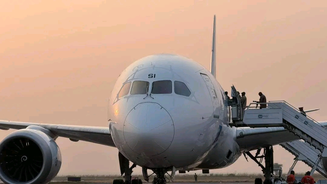 RDC : Air Congo accueille son premier Boeing à Kinshasa, Tshisekedi assiste à l&rsquo;atterrissage inaugural