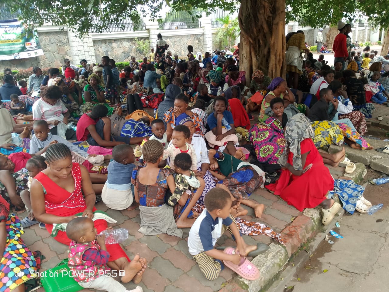 Haut-Katanga : des déplacés de la guerre de l&rsquo;Est en sit-in au gouvernorat pour réclamer une assistance humanitaire