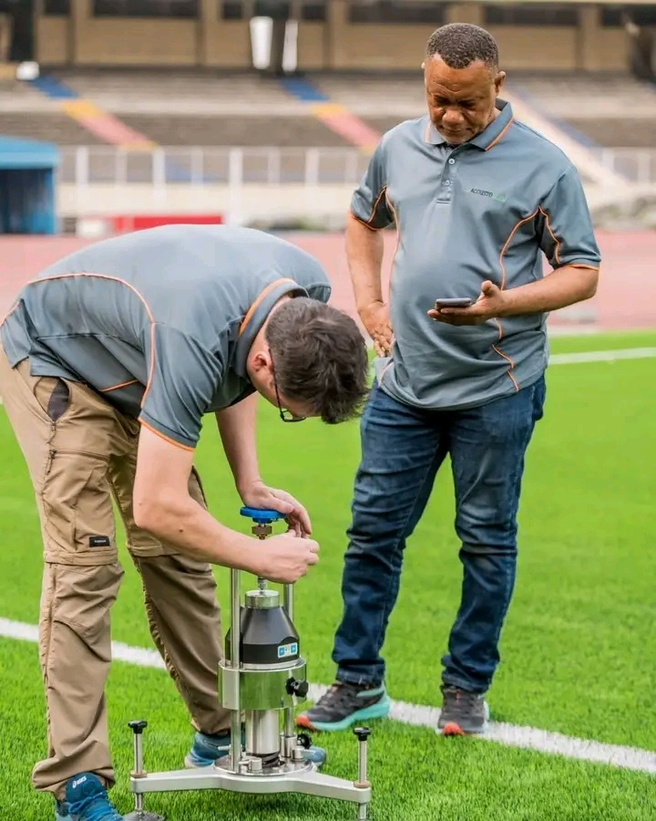 Stade des Martyrs : la nouvelle pelouse soumise aux exigences de la FIFA avant son homologation