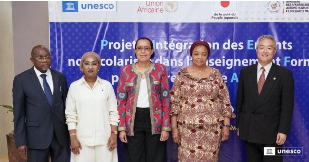 RDC : le gouvernement et l’UNESCO lancent un programme pour réinsérer 4 200 enfants non scolarisés
