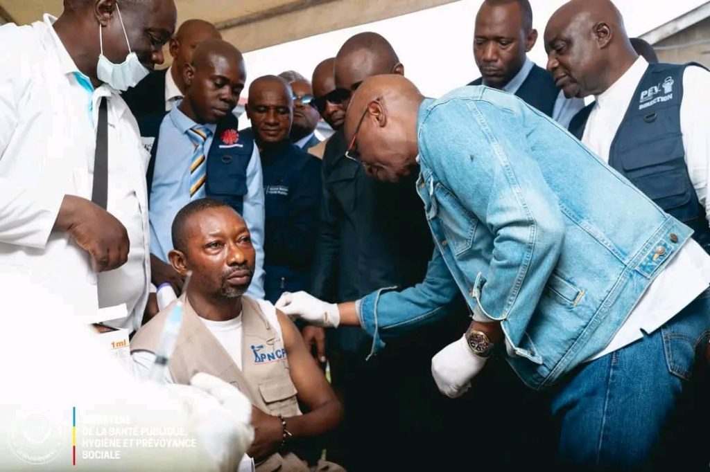 RDC : la vaccination contre Ebola officiellement lancée à Kisangani