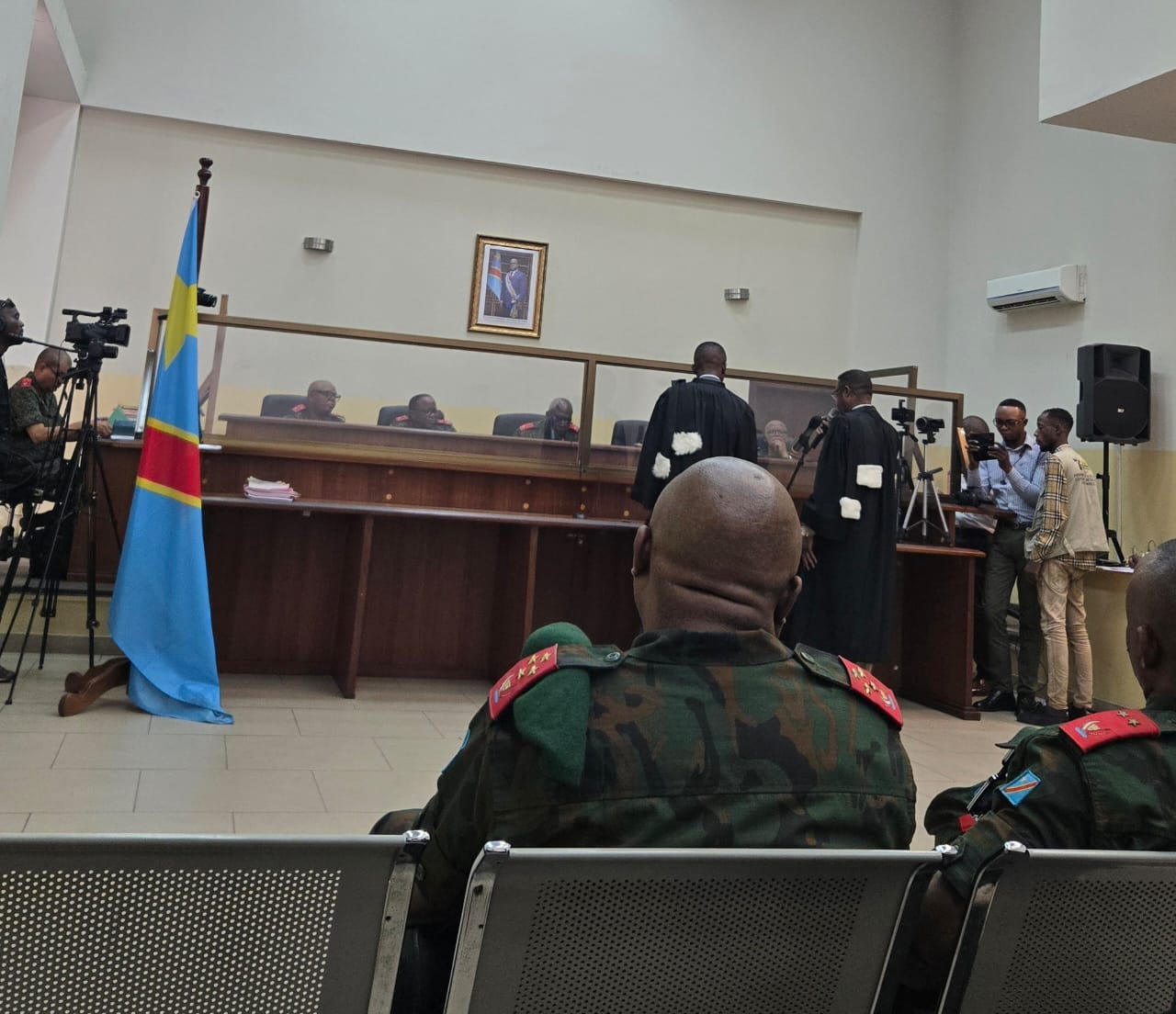 RDC : Au procès Tshiwewe, la défense affirme qu’aucune arme n’a été saisie chez l’ancien chef d’état-major