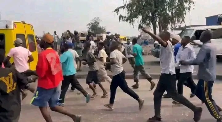 Kinshasa : la CNDH dénonce l&rsquo;usage d&rsquo;armes blanches lors de la marche de l&rsquo;opposition à Limete