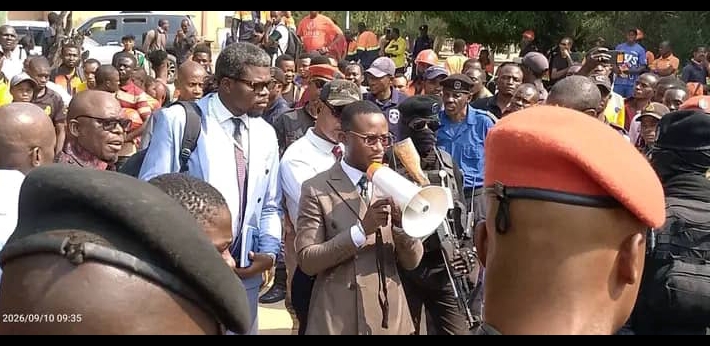 Manifestations à Manono : les employés de Manono Lithium exigent le réajustement de leurs salaires Manifestations à Manono : les employés de Manono Lithium exigent le réajustement de leurs salaires