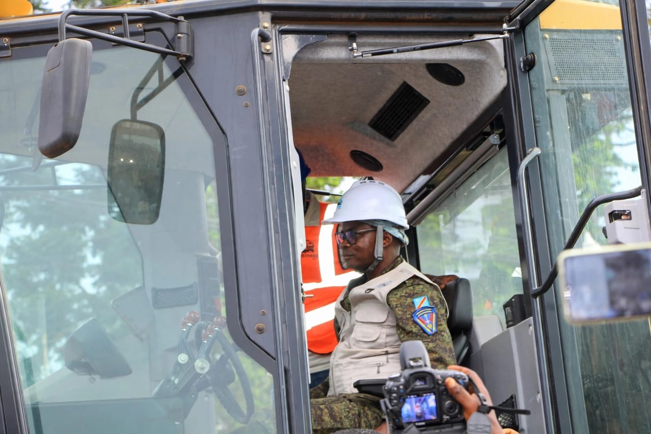 Nord-Kivu : le gouverneur Somo Kakule lance les travaux d’asphaltage de 25 km de voirie à Beni