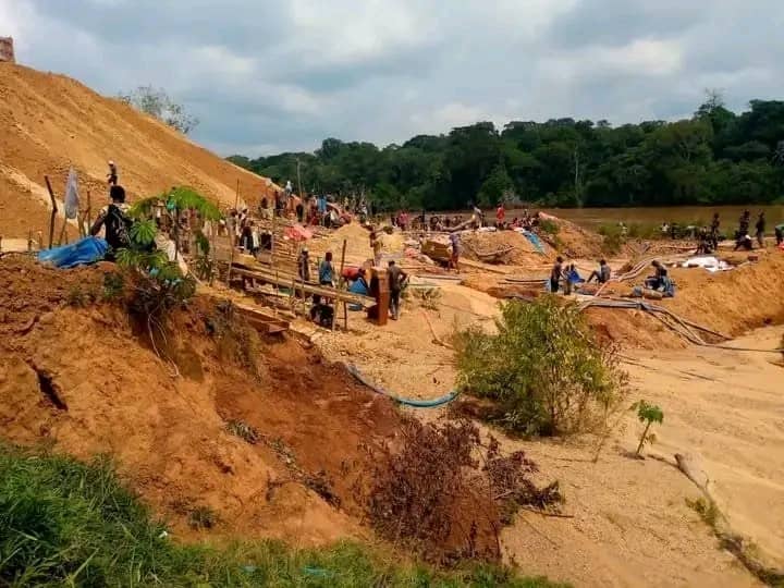 Insécurité en Ituri : les ADF attaquent trois carrés miniers et tuent une dizaine de civils à Mambasa