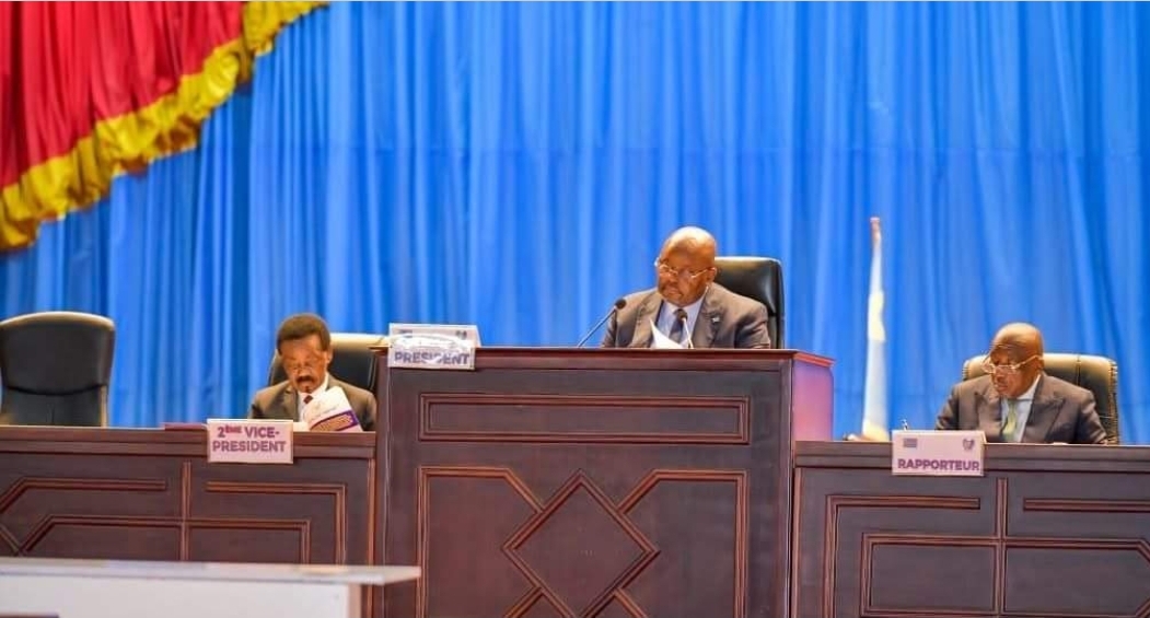 RDC : la Cour des comptes présente le rapport budgétaire 2025 à l&rsquo;Assemblée nationale et dégage un excédent de 400 milliards de CDF